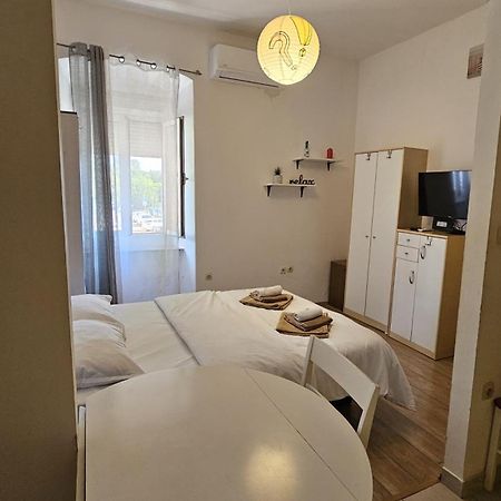 Studio Apartment Kiki For 2, Near Old Town & Beach, Free Wifi Zadar Exterior foto